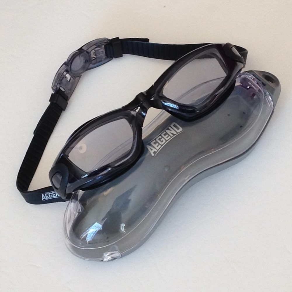 🍃🌹Aegend - Swimming Goggles & Case